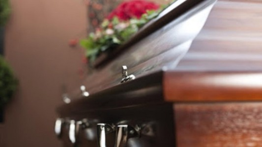 Policías intentan desbloquear smartphone con el dedo del cadáver en pleno velorio