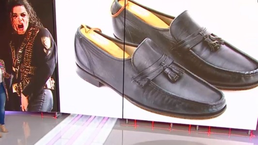 Subastan los zapatos del "caminante lunar"