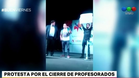 La Feria del Libro comenzó con un "escrache"