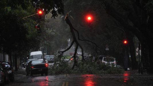 Tres de Febrero: un padre y su hijo murieron electrocutados durante el temporal