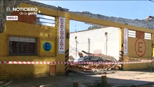 Un tinglado aplastó 20 autos