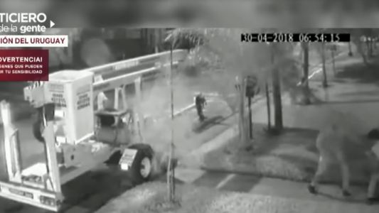 Sacó un arma y defendió a su empleado cuando lo apuñalaban para robarle