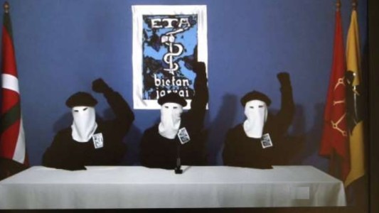 ETA anunció su disolución tras medio siglo de atentados y centenares de muertos