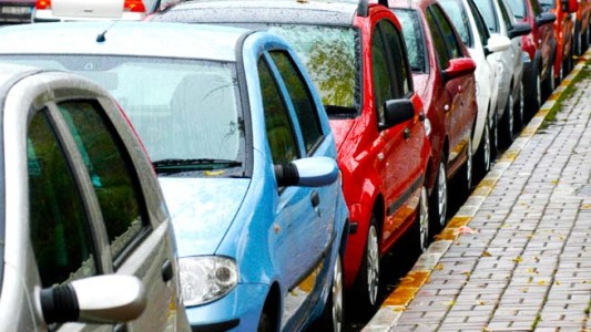 Murió atropellada por su propio auto tras pedir ayuda para estacionar