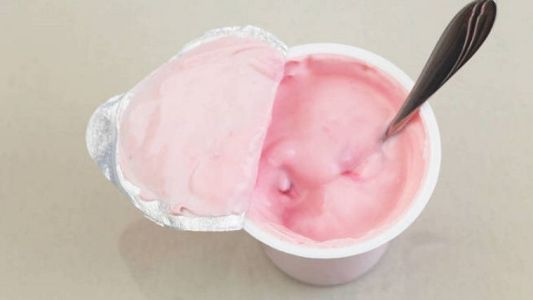 La ANMAT prohibió la venta de varios lotes de una reconocida marca de yogur