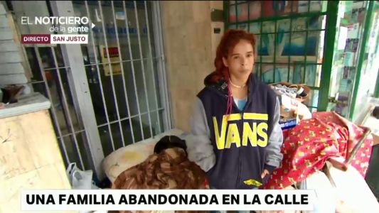Una familia, abandonada en la calle