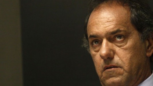 Un fiscal pidió que se le prohíba salir del país a Daniel Scioli