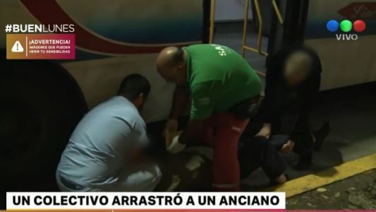 Un hombre mayor quedó debajo de un colectivo