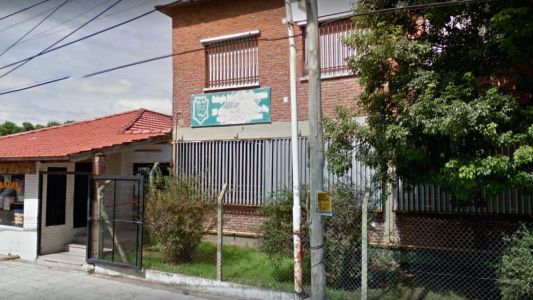 Una chica de 14 años apuñaló a un compañero porque le tiró una tiza