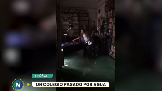 Una escuela pública, bajo el agua