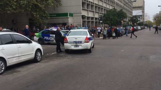 La Plata: un herido tras un tiroteo en la puerta de un banco