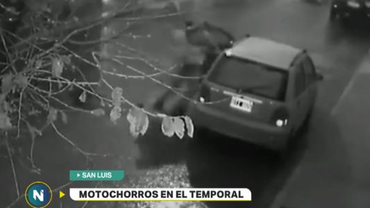 Inseguridad en medio de la tormenta a manos de motochorros