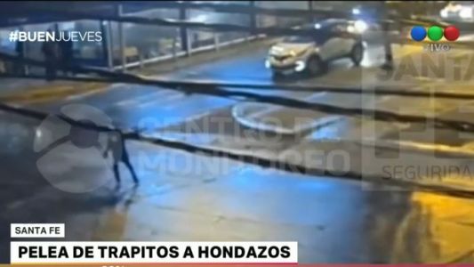 Trapitos se enfrentaron a los piedrazos