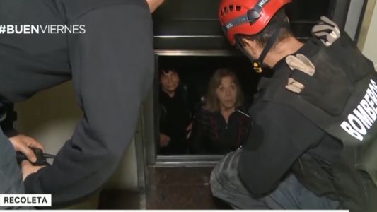 Dramático rescate en un ascensor