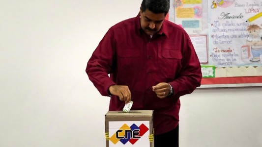 Maduro: “Tu voto decide, votos o balas, paz o violencia”
