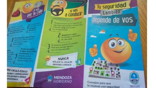 En escuelas secundarias de Mendoza entregan este folleto con consejos de seguridad