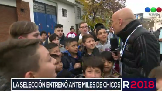 Miles de chicos alientan a la Selección en una práctica abierta en Huracán