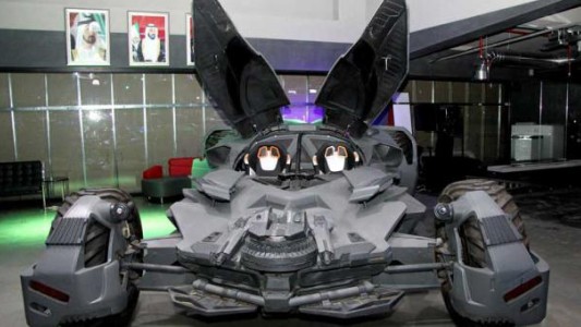 Como hobby, empezó a construir réplicas de autos y ahora los exporta