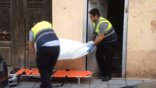 No veían a una vecina hacía mucho, entraron a su casa y llevaba 4 años muerta