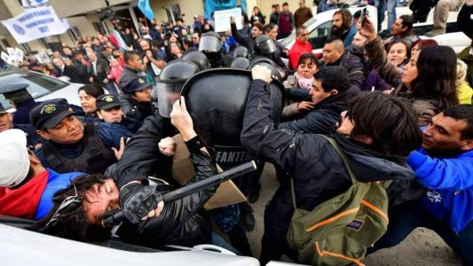 Denuncia de docentes: "Acá en Chubut nos están golpeando"