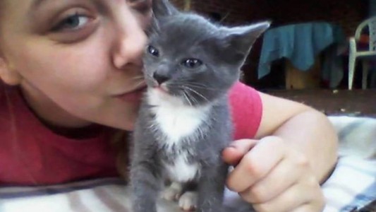 La recuperación de la joven que se arrancó los ojos por su adicción  a la metanfetamina