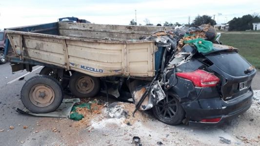 Horror en la ruta: se le desprendió el tráiler a un camión y mató a un joven con su hijita