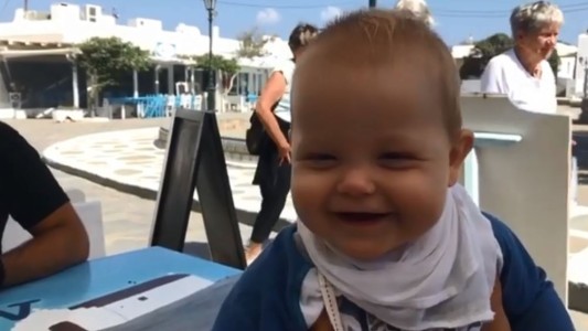 Ternura total: el video de Mirko, a las carcajadas, con su abuela