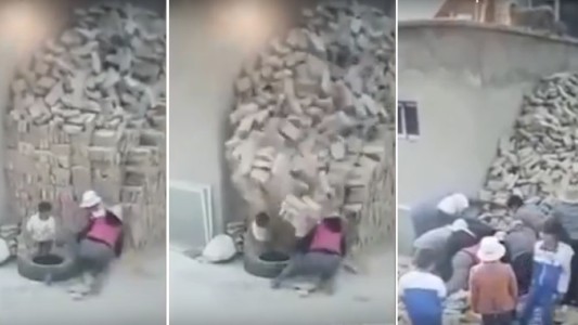 Fuerte video: pila de ladrillos sepulta a dos nenes
