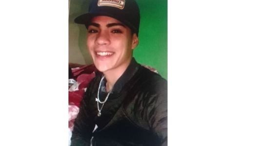Mató a un joven porque no le gustó cómo lo miró y está prófugo