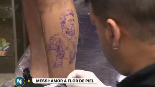 Amor a flor de piel: crecen los pedidos de fanáticos para tatuarse a Messi