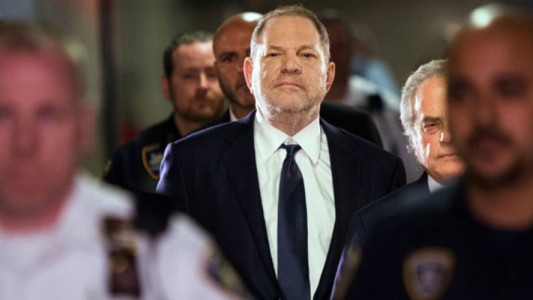 Weinstein se declaró no culpable de los cargos de violación y seguirá libre