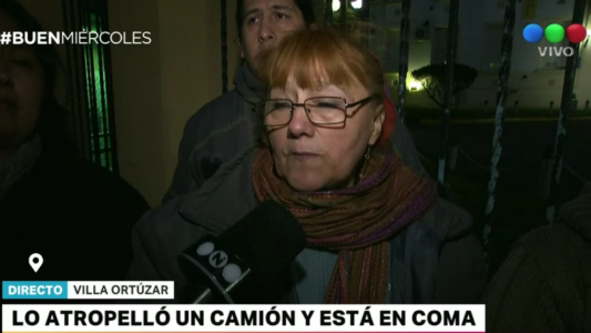 Lo atropelló un camión y estuvo media hora atrapado abajo del vehículo: ahora está en coma