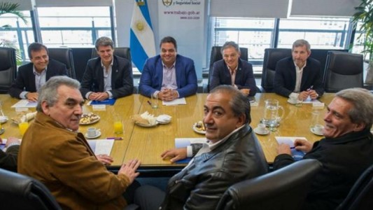 El Gobierno convocó a la CGT para una reunión para evitar el paro general