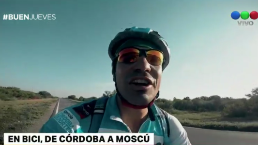 Un profesor viajó desde Córdoba a Moscú en bicicleta