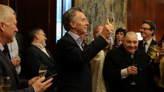 Brindis de Macri con periodistas: "El acuerdo con el FMI es un punto de partida importantísimo"