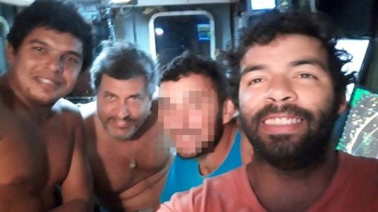 "Mi hijo me dijo que estaba roto el barco", dijo la mamá de un tripulante del pesquero desaparecido