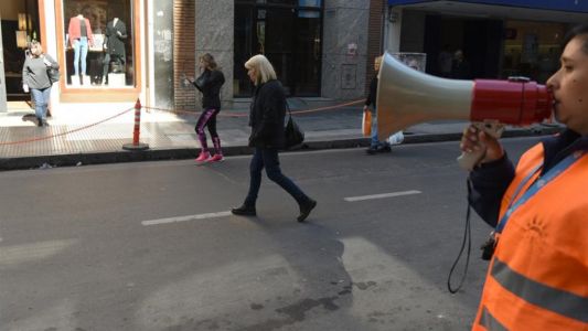 Tucumán: escracharon con megáfonos a peatones que cruzaban mal la calle