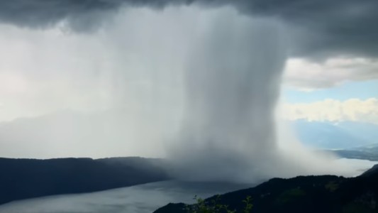 Video: el "tsunami" que cayó del cielo
