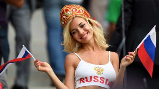 Todo el color de la hinchada rusa en el partido inaugural