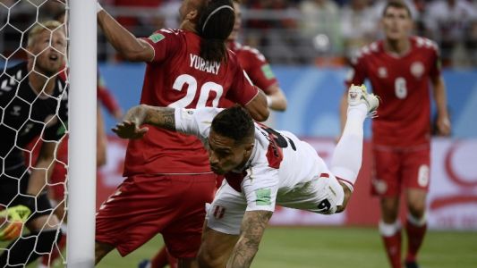 Perú perdió con Dinamarca en su regreso al Mundial