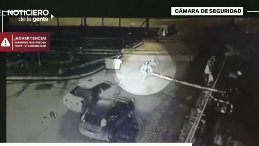 Video: la asaltaron cuando esperaba en la barrera y atropelló al ladrón