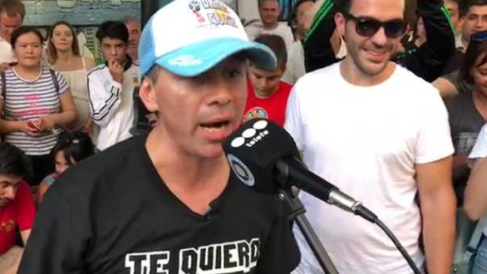 Pablito Lescano inundó de música las calles de Moscú para alentar a la Selección