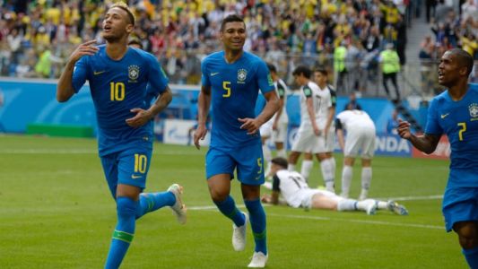 Con dos goles en tiempo adicionado, Brasil ganó y respira