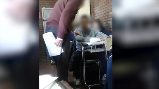Abogado que realizaba suplencia en una escuela manoseó e insultó a un alumno