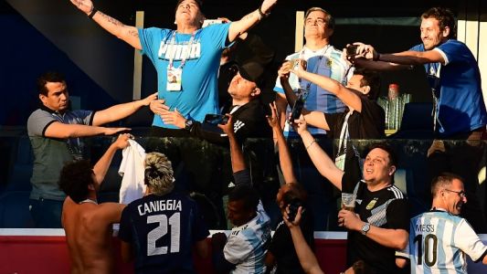 El meme de Maradona como en el Titanic