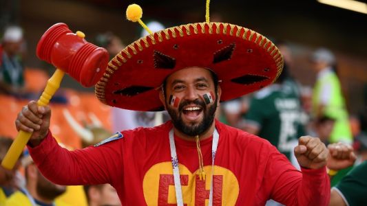 Los hinchas mexicanos ponen todo en la cancha para ganarle a Suecia