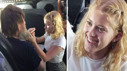 El gesto solidario de una joven arriba de un avión con un hombre ciego y sordo