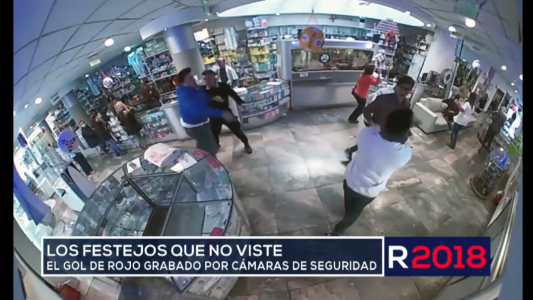 Pura pasión: así se festejó el gol de Rojo en una farmacia
