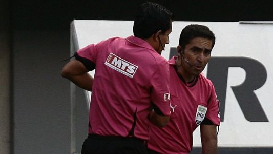 Bronca entre los hinchas argentinos por la designación de un chileno como cuarto árbitro