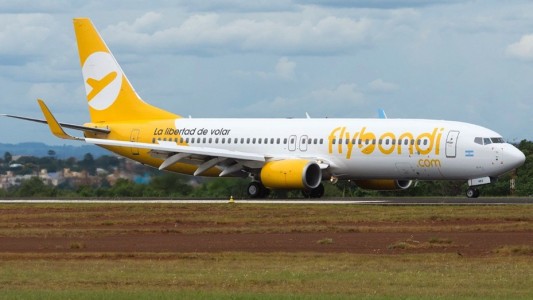 Eliminan los precios mínimos en los pasajes aéreos y las low cost podrán vender más barato